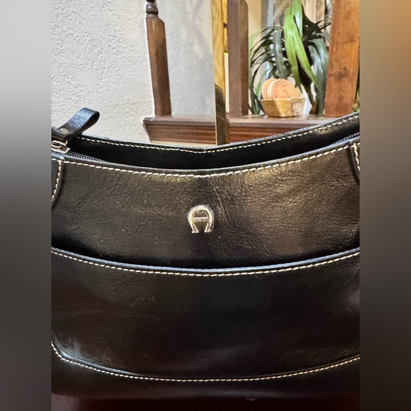 Etienne Aigner Black Shoulder Bag with Structured Design - Picture 2 of 11